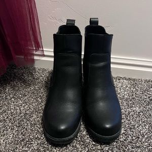 Universal Thread size 8 Black Wedge Ankle Boots